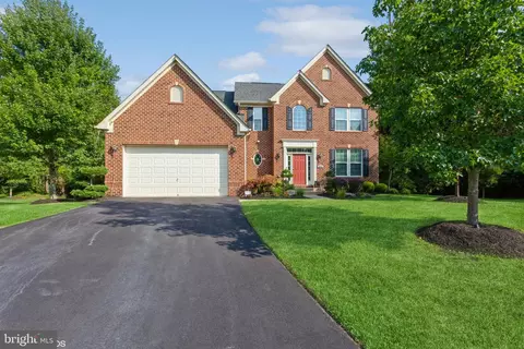 301 Thebes Ln, Marlboro, MD 20774