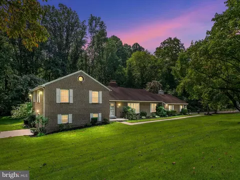 10601 Land Tree Dr, Marlboro, MD 20772