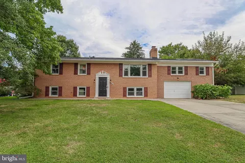 7600 Laurel Ridge Ct, Laurel, MD 20707