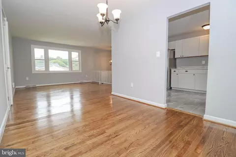 7600 Laurel Ridge Ct, Laurel, MD 20707 photo 3