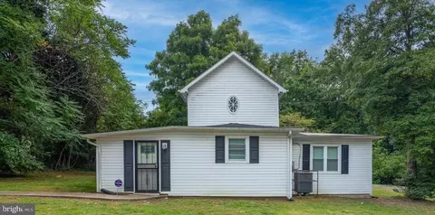 12301 Daisy Ln, Glenn Dale, MD 20769