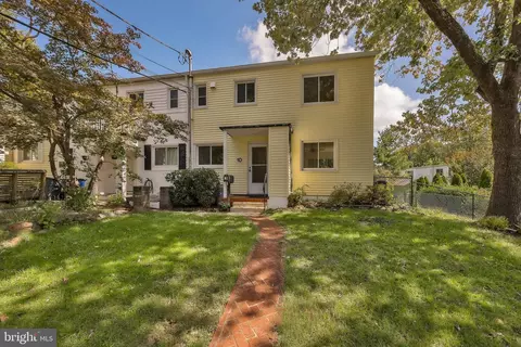 1 D Ridge Rd, Greenbelt, MD 20770