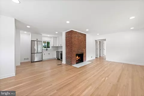 9407 Wellington St, Lanham, MD 20706