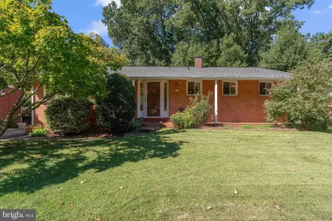 7518 Sweetbriar Dr, College Park, MD 20740