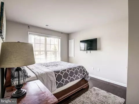 9416 Geaton Park Pl, Lanham, MD 20706 photo 4
