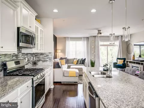 9416 Geaton Park Pl, Lanham, MD 20706 photo 18