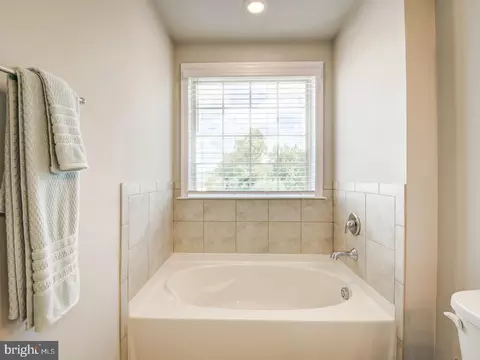9416 Geaton Park Pl, Lanham, MD 20706 photo 40
