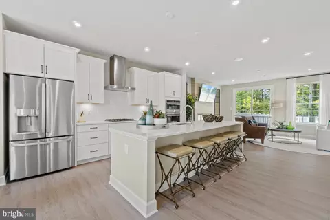 10878 Foxtrot Cir, Marlboro, MD 20772