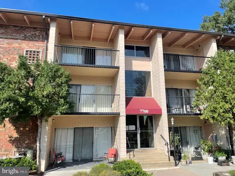 7700 Arehart Dr #1213, New Carrollton, MD 20784