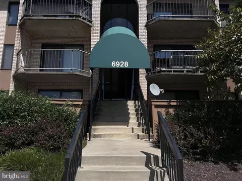 6928 Hanover Pkwy #302, Greenbelt, MD 20770