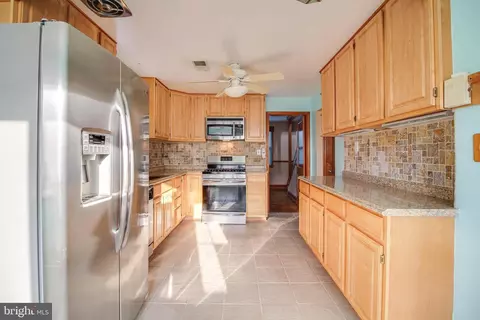 6903 97th Pl, Lanham, MD 20706 photo 8