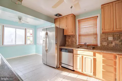 6903 97th Pl, Lanham, MD 20706 photo 11