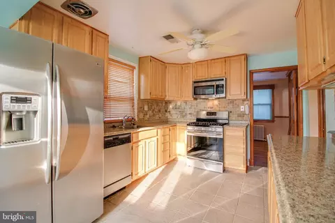 6903 97th Pl, Lanham, MD 20706 photo 9