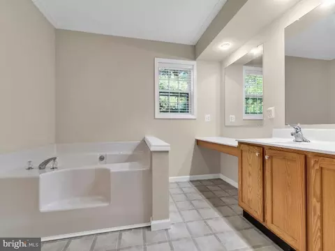 10100 Annapolis Rd, Lanham, MD 20706 photo 13