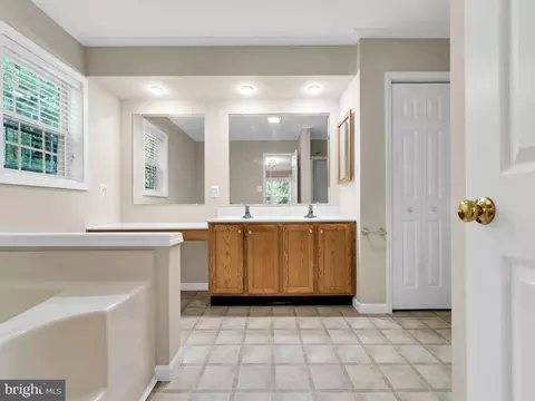 10100 Annapolis Rd, Lanham, MD 20706 photo 12