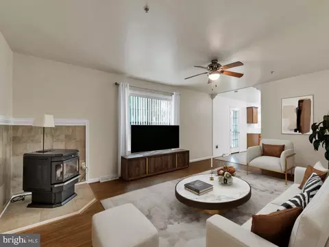 10100 Annapolis Rd, Lanham, MD 20706 photo 4