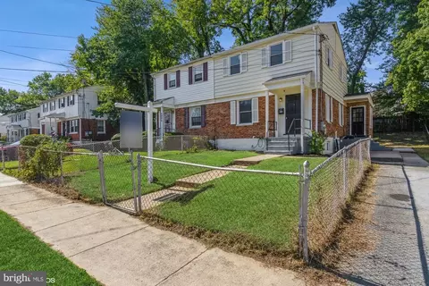 5903 Shoshone Dr, Oxon Hill, MD 20745