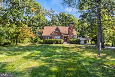 6123 Princess Garden Pkwy, Lanham, MD 20706