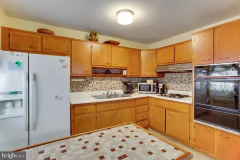 5610 Haddon Dr, Lanham, MD 20706 photo 10