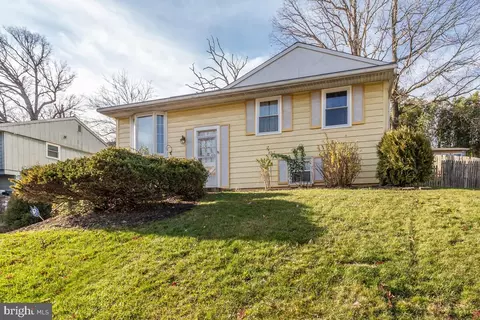 5610 Haddon Dr, Lanham, MD 20706 photo 2