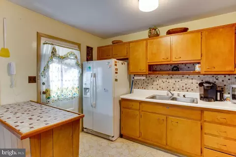 5610 Haddon Dr, Lanham, MD 20706 photo 11