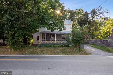 907 Rollins Ave, Capitol Heights, MD 20743