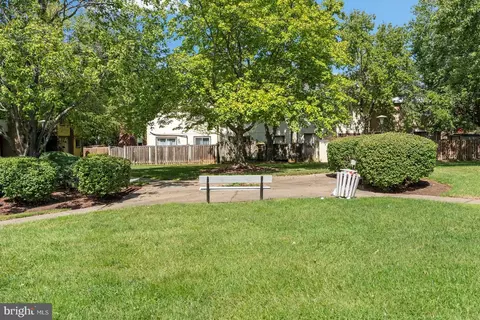 8688 Brae Brooke Dr, Lanham, MD 20706 photo 4