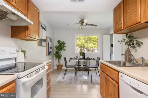 8688 Brae Brooke Dr, Lanham, MD 20706 photo 17