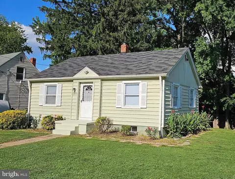 3905 72nd Ave, Hyattsville, MD 20784