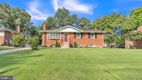 9211 Pinehurst Dr, Fort Washington, MD 20744