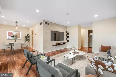 6952 Hanover Pkwy #3, Greenbelt, MD 20770
