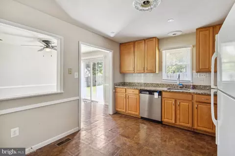 6804 99th Ave, Lanham, MD 20706 photo 9