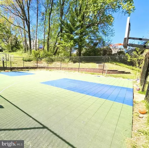1836 Metzerott Rd #903, Adelphi, MD 20783 photo 7