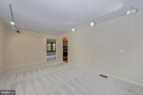 8710 Granite Ln, Laurel, MD 20708 photo 11