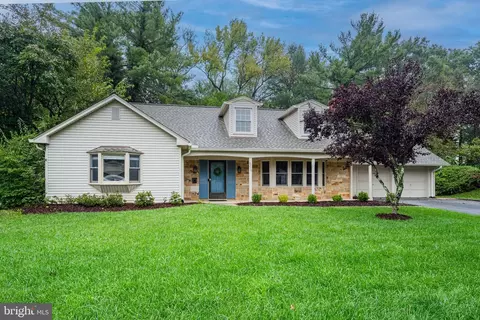 8710 Granite Ln, Laurel, MD 20708 photo 2