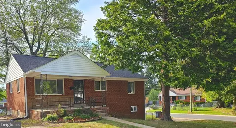 901 Highview Dr, Capitol Heights, MD 20743 photo 2