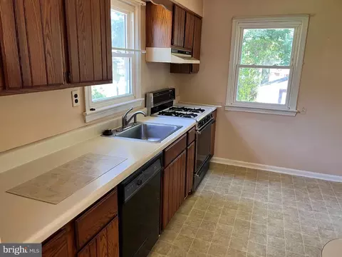 9304 Calanda St, Lanham, MD 20706 photo 3