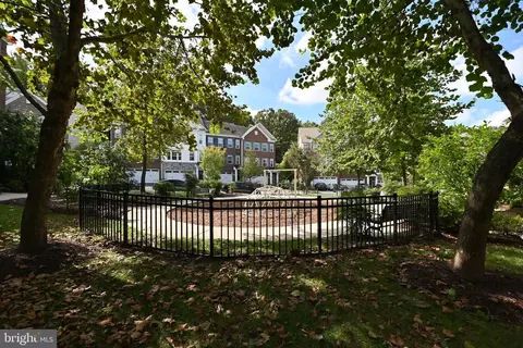 9510 Westerdale Dr, Marlboro, MD 20774