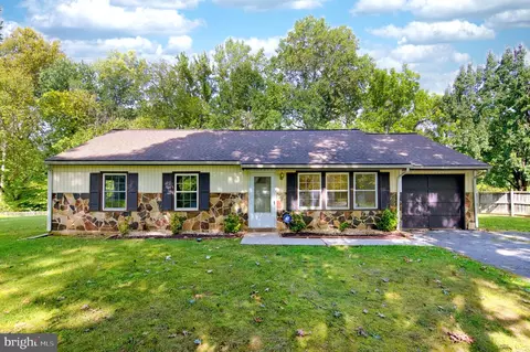 10008 Cedarhollow Ln, Marlboro, MD 20774