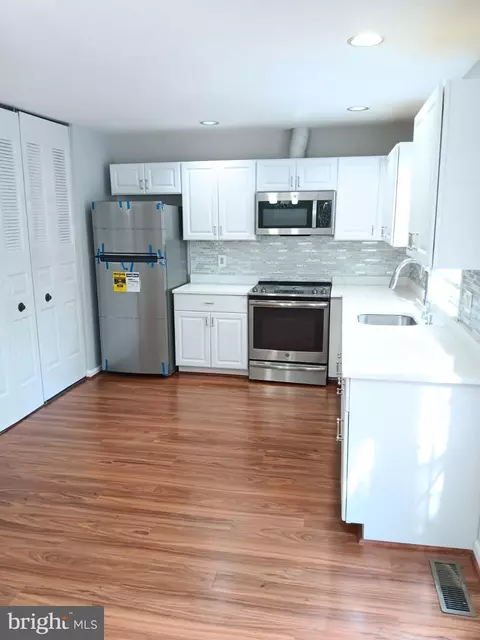 8317 Snowden Oaks Pl, Laurel, MD 20708 photo 4