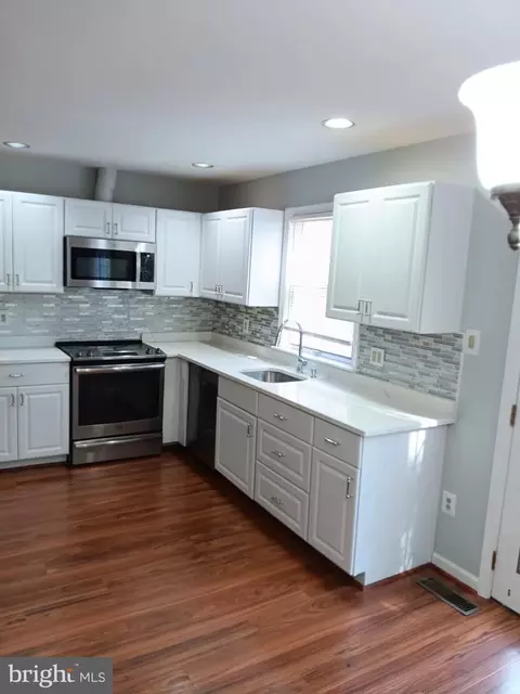 8317 Snowden Oaks Pl, Laurel, MD 20708 photo 3