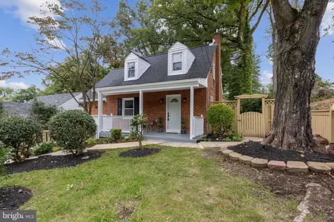 5610 Shawnee Dr, Oxon Hill, MD 20745