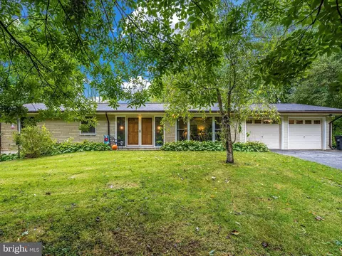 16311 Lea Dr, Bowie, MD 20715