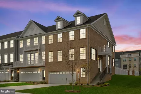 10831 Foxtrot Cir, Marlboro, MD 20772