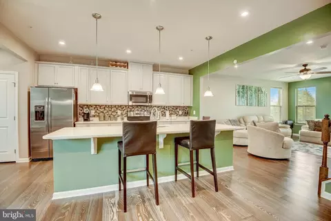 10150 Dorsey Ln, Lanham, MD 20706 photo 8