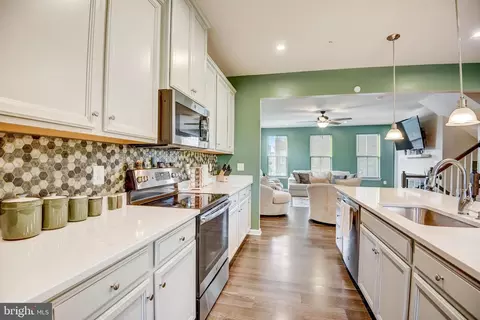 10150 Dorsey Ln, Lanham, MD 20706 photo 13