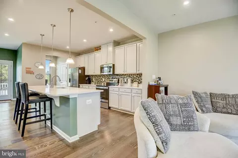 10150 Dorsey Ln, Lanham, MD 20706 photo 5