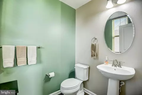 10150 Dorsey Ln, Lanham, MD 20706 photo 15