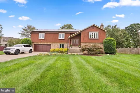 605 Luxor Ct, Fort Washington, MD 20744
