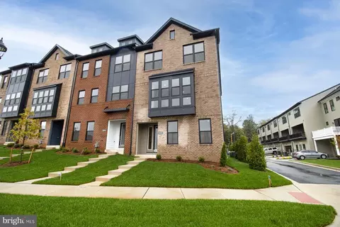 5128 Curie Dr, Bowie, MD 20715